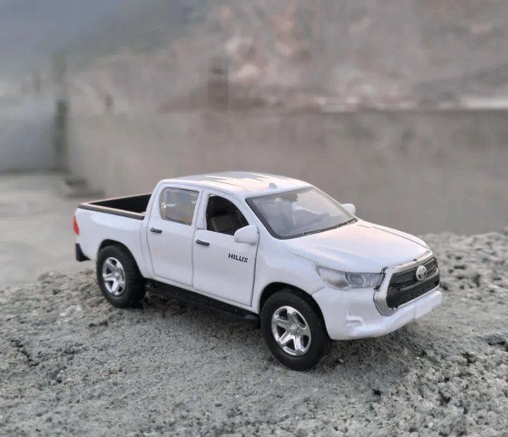 Pull-Back Metal Diecast 4x4 Revo Hilux For Kids