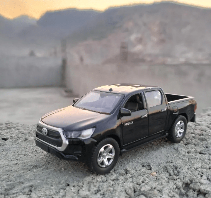 Pull-Back Metal Diecast 4x4 Revo Hilux For Kids
