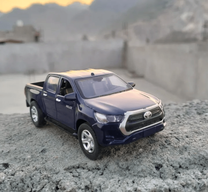 Pull-Back Metal Diecast 4x4 Revo Hilux For Kids